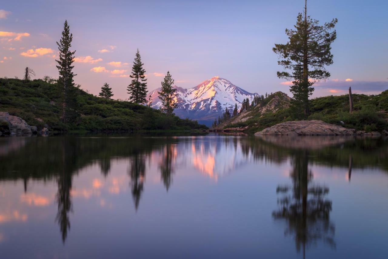 Inn At Mount Shasta Esterno foto